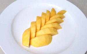 how to slice a mango into strips, organic mangoes, 